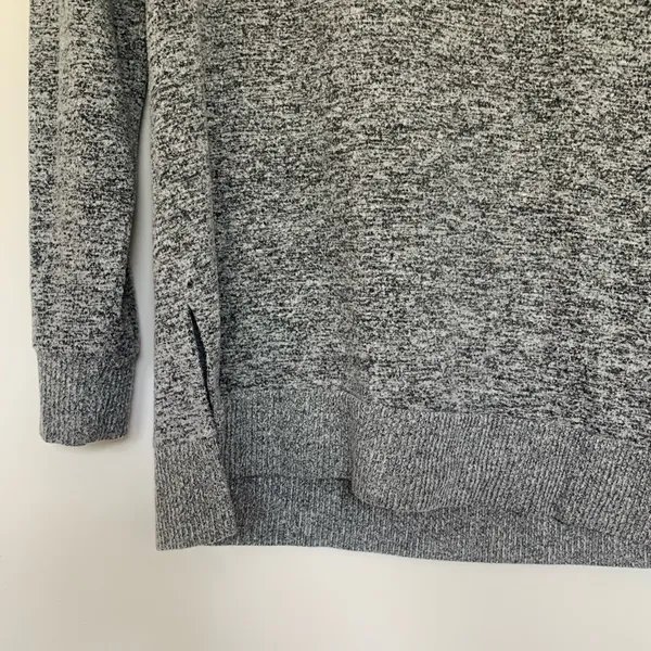Lucky brand soft long sleeve v neck top - Image 2