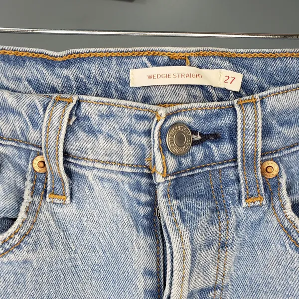 Levi’s Wedgie Straight Jeans Size 27 Light Wash High Rise Raw Hem Denim - Image 3