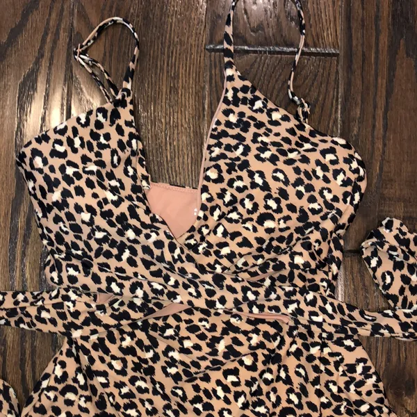 Aerie leopard print one piece swimsuit size medium - Image 4