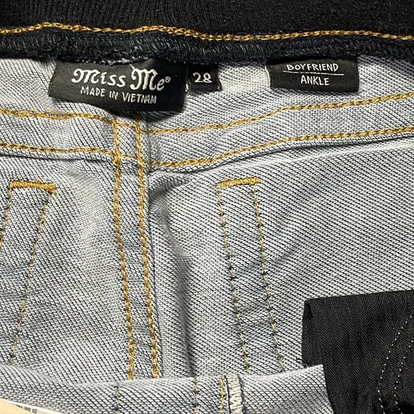 Miss Me Boyfriend Ankle Jeans Size 28 - Image 4