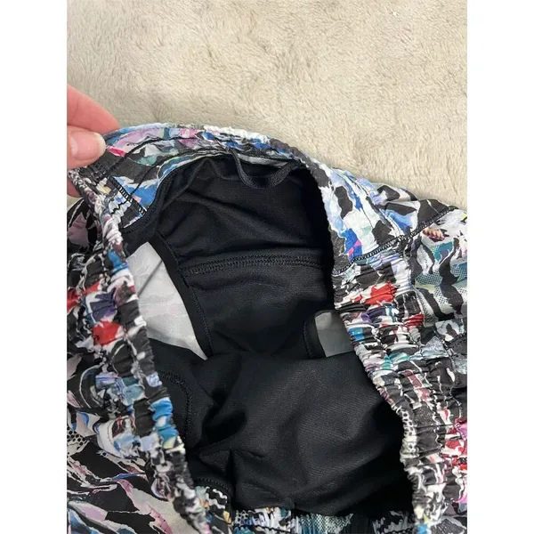 Lululemon Women's Hotty Hot Short II Size 6 Multicolor Running Shorts - Image 6