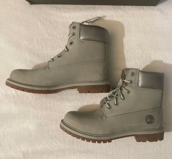 Timberland 6-Inch Premium Waterproof Boots 7.5 - Image 2