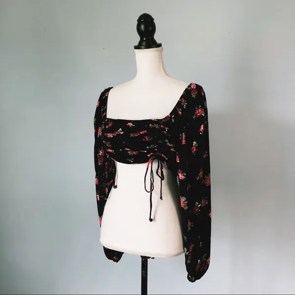 WILD FABLE | Black Y2K Floral Smocked Crop Top Sz L - Image 4