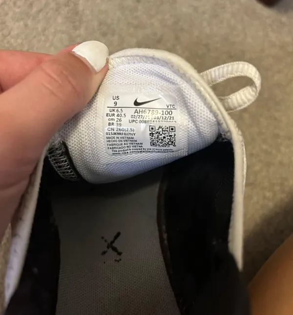 Nike Air Max 270 Shoes - Image 3