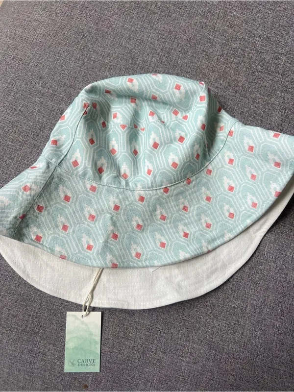 Carve Designs NWT Reversible Bucket Hat in Cinema Cloud Aqua Pattern and White - Image 10