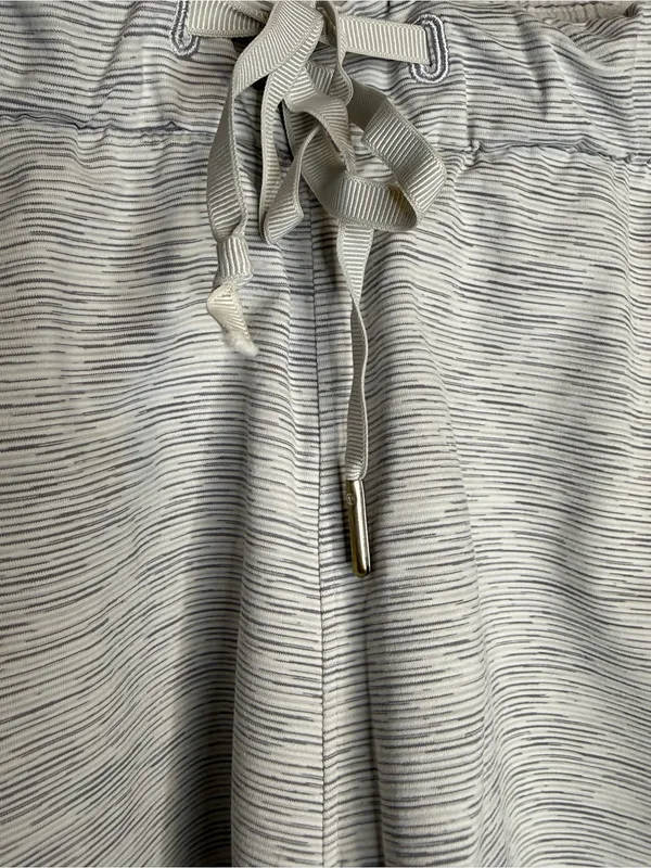 Lululemon On The Fly Short *2.5" Wee Are From Space Nimbus Battleship - Image 5