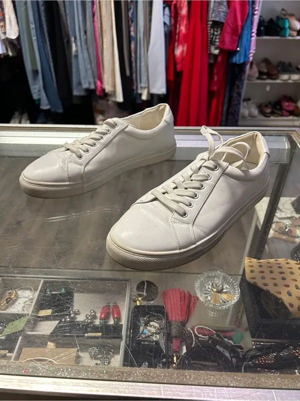 Amazon YZ White Tennis Sneakers size 8 - Image 3