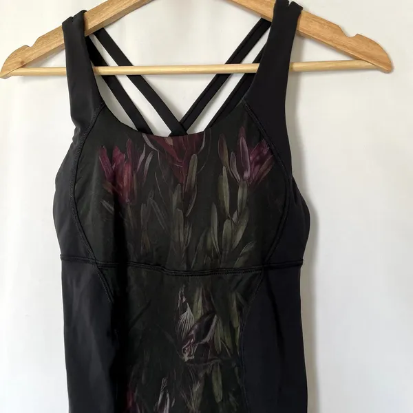 Lululemon mesh back racerback tank top‎ built in shelf bra women's size small - Image 2