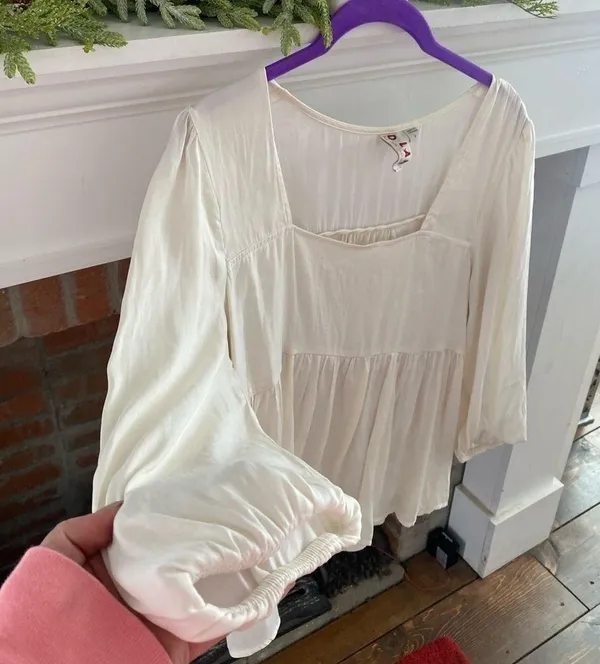 Dolan Cream Colored Lightweight Blouse Size Medium Peasant Top White - Image 3