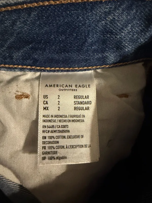 American Eagle Jeans Mom Distressed High-Rise - Image 3