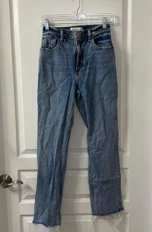 Abercrombie High Rise 90s Curve Love Jeans - Image 2