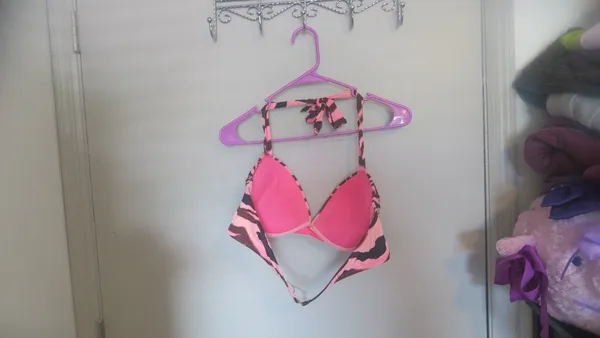 Victoria's Secret halter designed bikini bra top in pink, brown and black size 38C. - Image 4