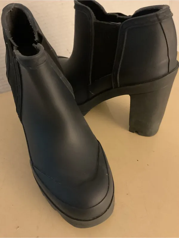 Hunter women dark gray rubber plychelsea waterwheel boots US 7 - Image 2