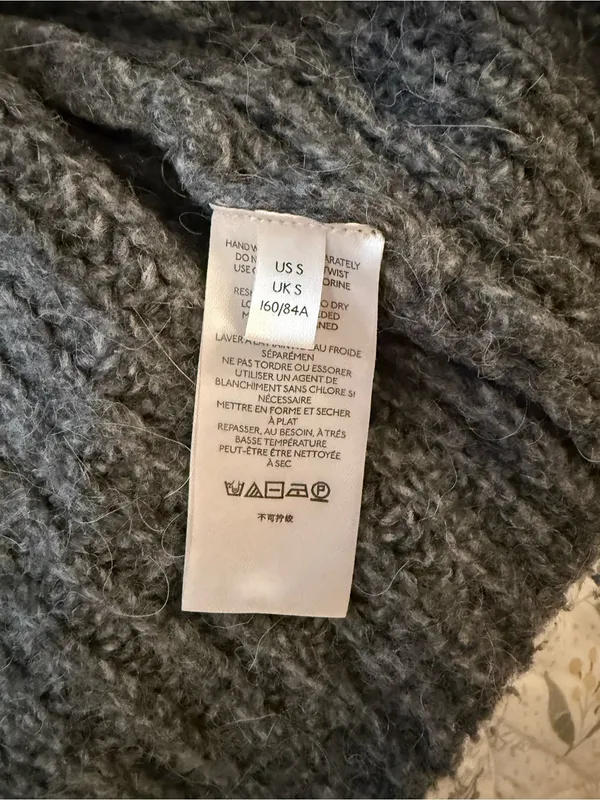 Urban Outfitters Dark Gray Cropped V-Neck Cable Knit Cardigan - Image 5
