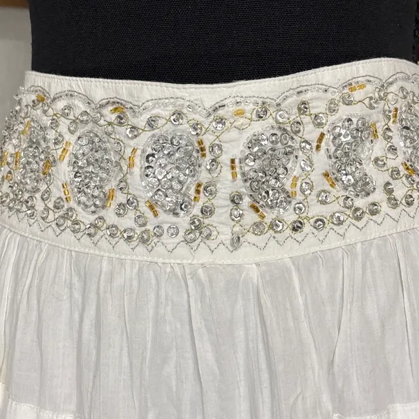 BCBGMaxAzria Vintage Y2K White Tiered Boho Midi Skirt Beaded Sequin Size Small - Image 2