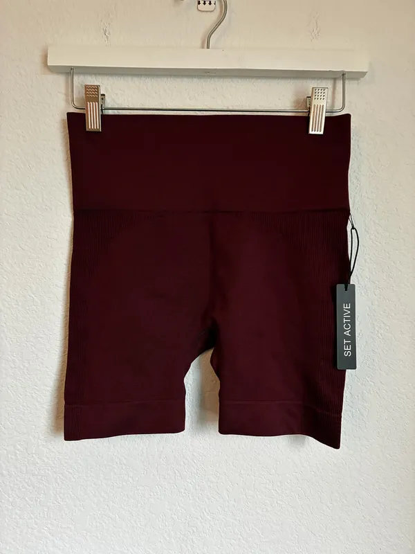 Set Active NWT Shorts size Small  - Image 2