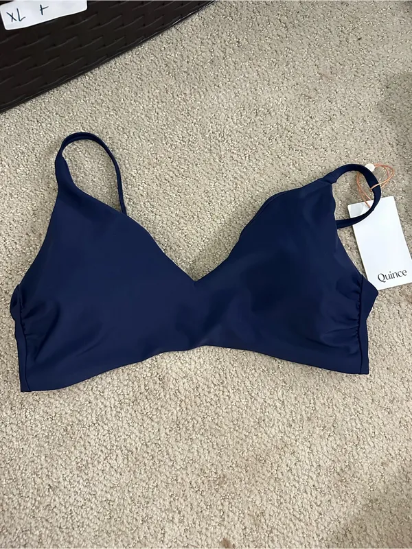 NWT Quince Italian V-Neck Bikini Top navy medium - Image 2