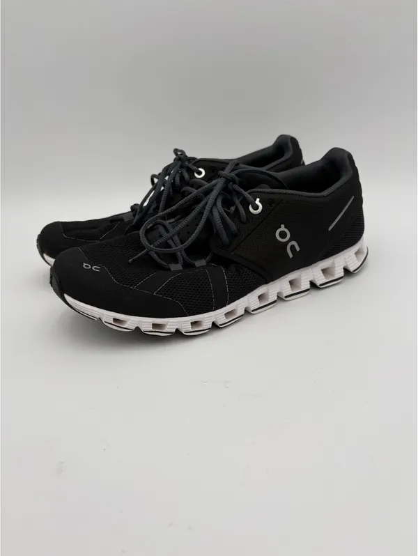 On Cloud Woman’s 7.5 Running Shoes - Excellent Condition-Running Or Casual - Image 3