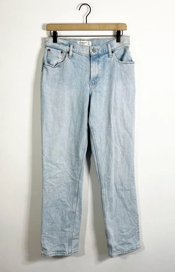 Abercrombie and Fitch 90’s Straight Low Rise Light Wash Blue Jeans 27/4 Regular - Image 3