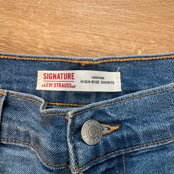Levi's Signiture by Levi Strauss Heritage High-Rise Shorts - Image 3