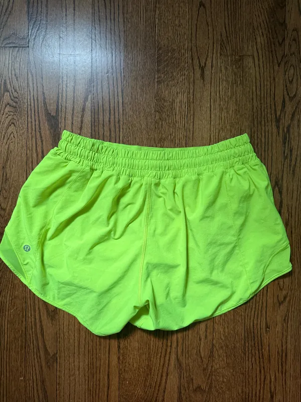 Lululemon Shorts Hotty Hot Low-Rise 4" - Image 3