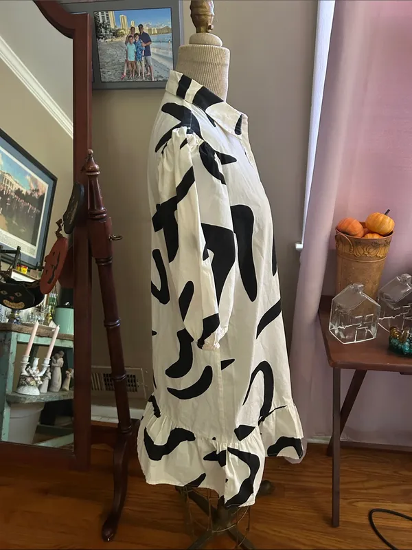 Sincerely J Women's Black & White Abstract Button-Down Mini Dress | Size Medium - Image 2