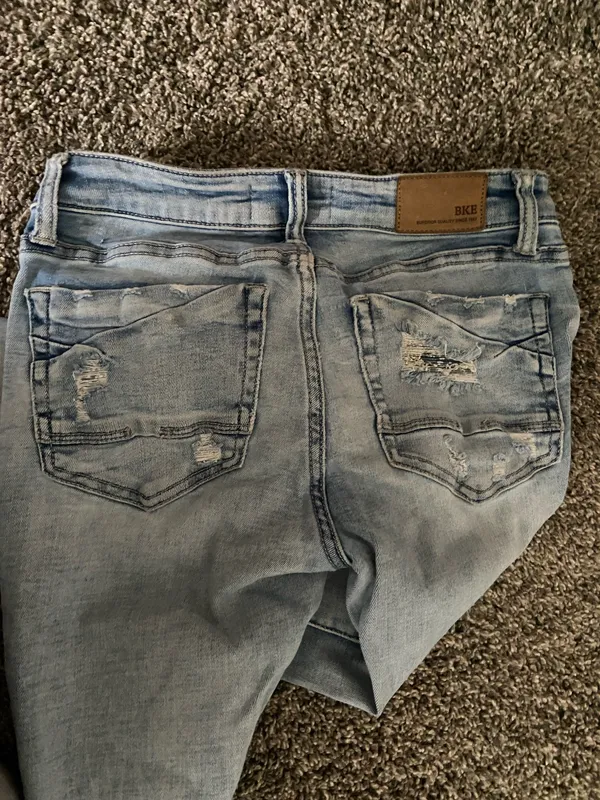 Buckle Low-Rise Jeans BKE - Image 4