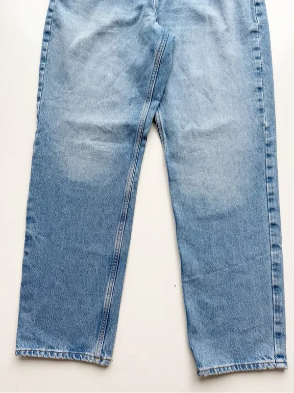 Zara High Waisted Relaxed Fit Jeans Size 6 - Image 3