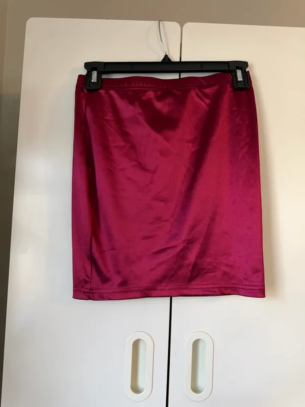 Red satin skirt Size XS - Image 2