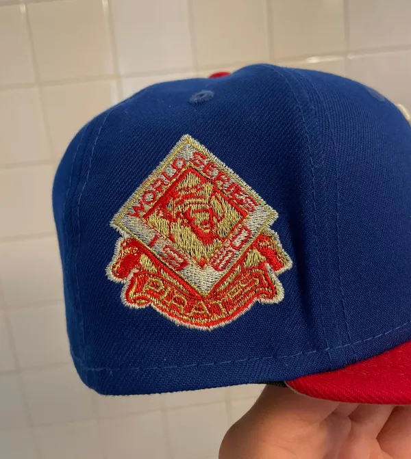 Caps and curls Pittsburg pirates Puerto Rico festival exclusive size 7 brand new sold out autographed with pin - Image 2