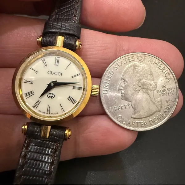 Vintage GUCCI 2000L Sherry Line Ladies Watch NEEDS BATTERY! - Image 8