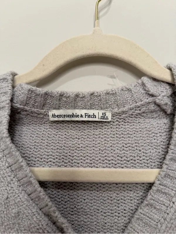 Abercrombie & Fitch Gray Cropped Button Front Cardigan Sweater Womens Size XS - Image 2
