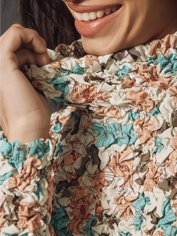 Anthropologie Dolan Left Coast Printed Pebble-Smocked Turtleneck Top size small - Image 2