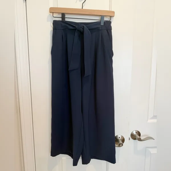 LULULEMON Noir Crop Pants in True Navy size‎ 6 - Image 4