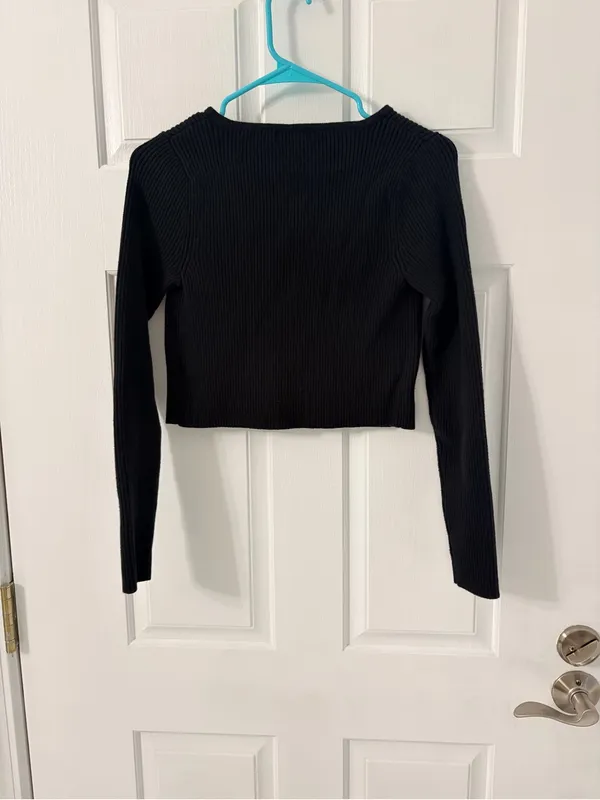 wild fable Black Ribbed Pearl-Button Cropped Cardigan - Image 4