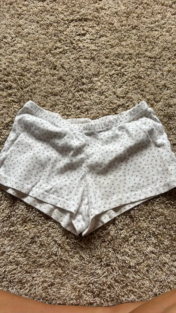 Brandy Melville shorts  - Image 4
