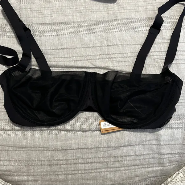 SKIMS NWT no show molded unlined balconette size 32C - Image 7