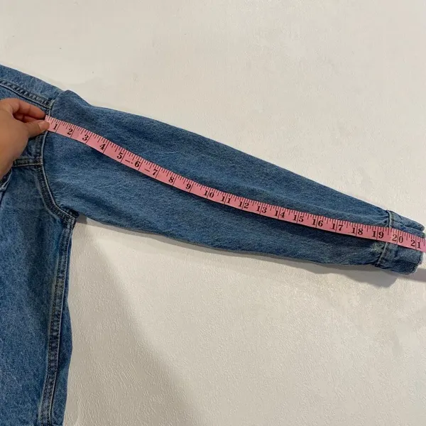 Old Navy Women Denim Trucker Jacket Medium Blue Jean Classic Button Distressed - Image 7