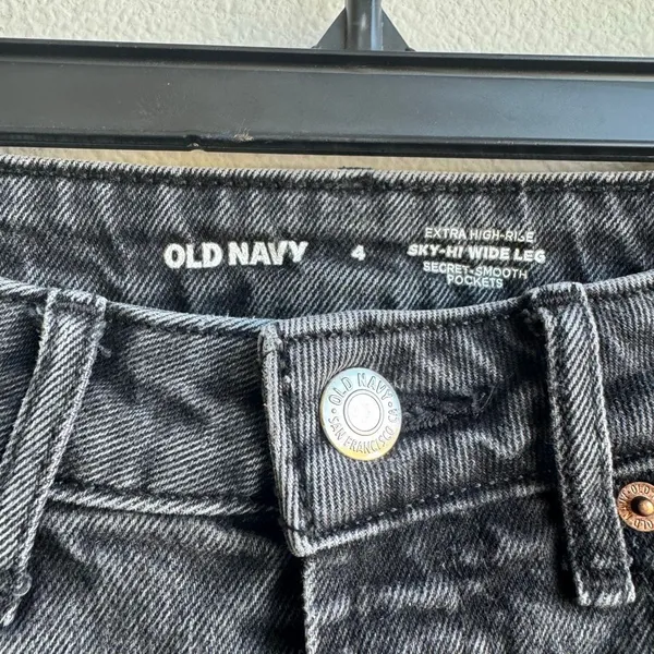 Old Navy Ski Hi Wide Leg Barrel Gray Black Solid Wash Jeans Size 4 /27 Inseam 29 - Image 2