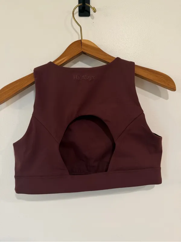 Halfdays Kara Sports Bra NWOT Glazed Cherry Women’s Size Medium Athleisure Gym - Image 4