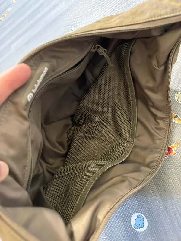 Lululemon olive green slouchy sling bag 6L - Image 6