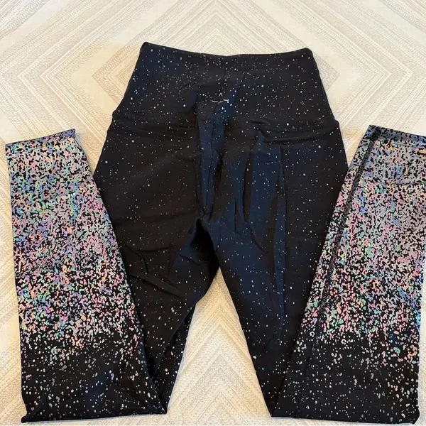 Beyond Yoga Alloy Iridescent Ombré High-Waisted Leggings Black Size Small - Image 7