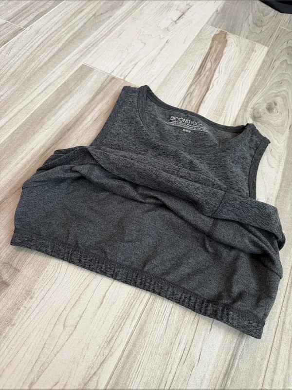 Beyond Yoga Grey Cropped Tank Active Medium - Image 7