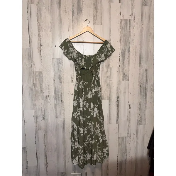 Just Found Olive Green Floral Maxi Dress Womens Size Small S Cutout Smocked Tier - Image 3