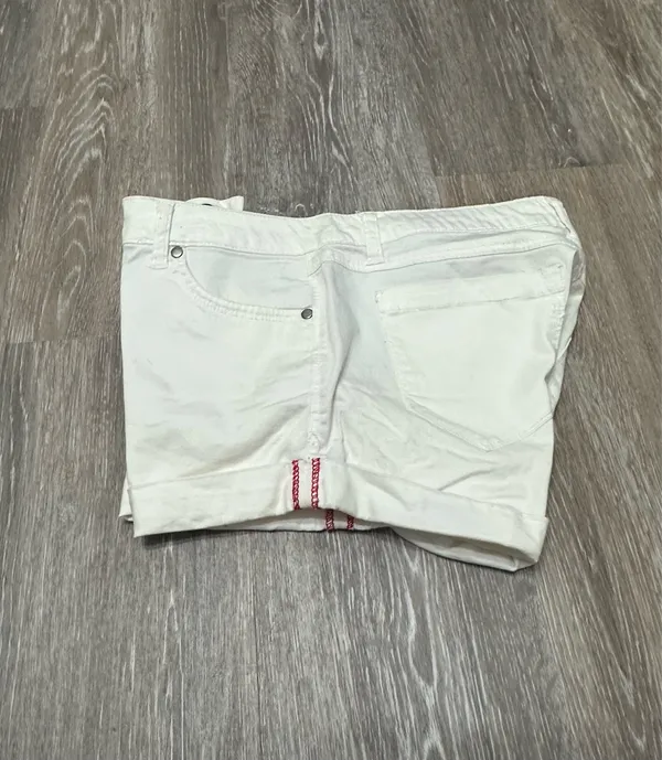 2.1 Denim ladies shorts are a size 28. - Image 7
