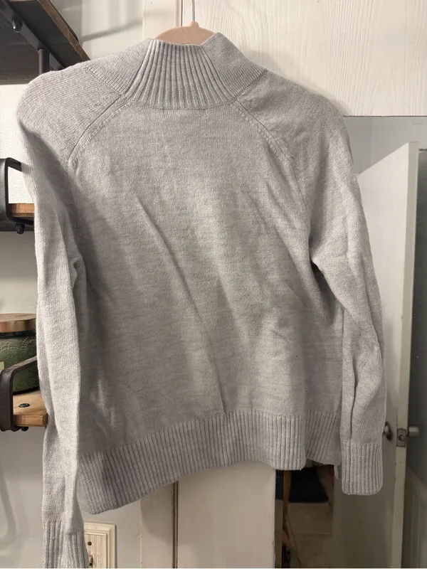 Banana Republic Light Gray Ribbed Mock Neck Sweater - Image 4