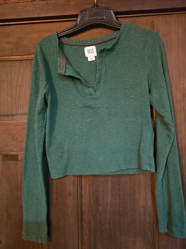 O BDG Green Long-Sleeve Split-Neck Women's Top Large - Image 3