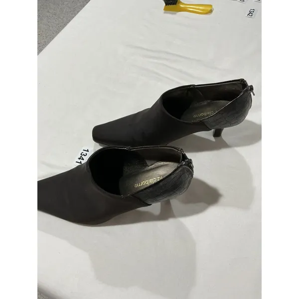 Woman’s Liz Claiborne Lawrence 8.5 Brown Zip Back Heel Ankle Bootie - Image 3