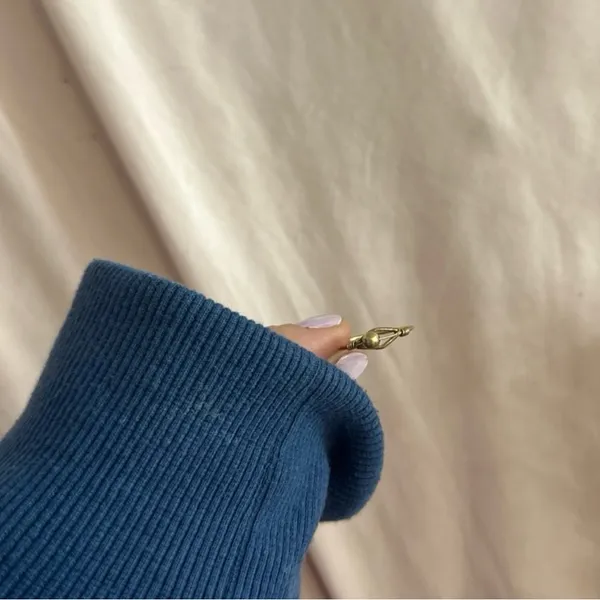 Elegant Gold Ring - Image 2