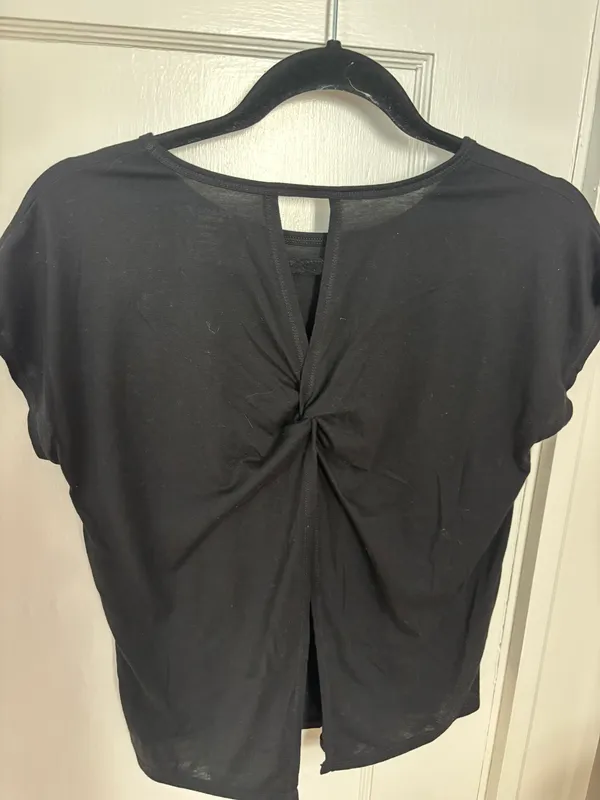Black  Workout top - Image 2